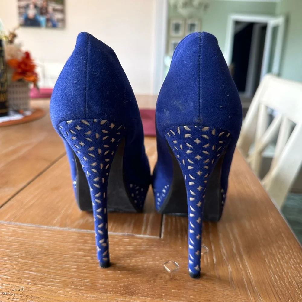 JustFab 4‎ inch heels with 1 inch platform! Hardly worn. Size 7.5
